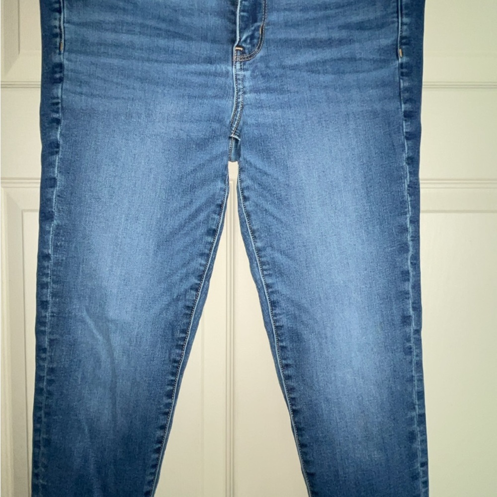 American eagle Sz 8 Classic Blue Women's Jeans